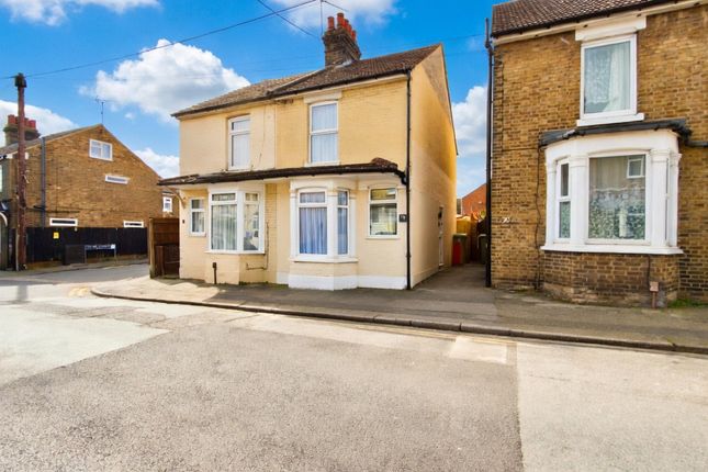 3 bed property, in Hythe Road, £260,000