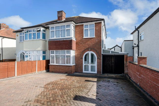 3 bed property, in Beresford Avenue, £775,000