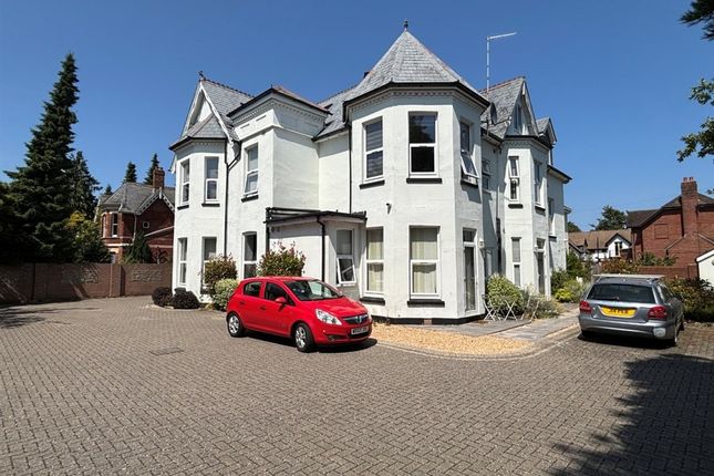 1 bed property, in Lansdowne Road, £75,000