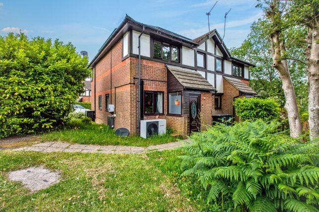 1 bed property, in Montargis Way, £225,000