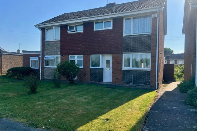 3 bed property, in Oakleigh Walk, £215,000