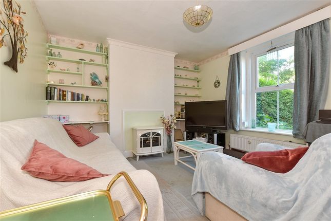 2 bed property, in Manor Road, £270,000