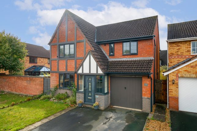 4 bed property, in Eglantine Close, £290,000