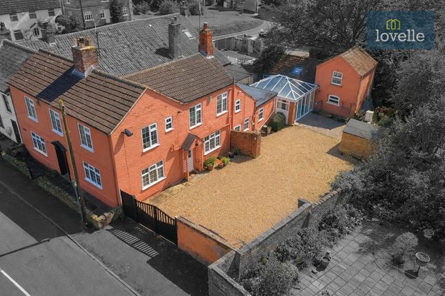 5 bed property, in Pump Lane, £450,000