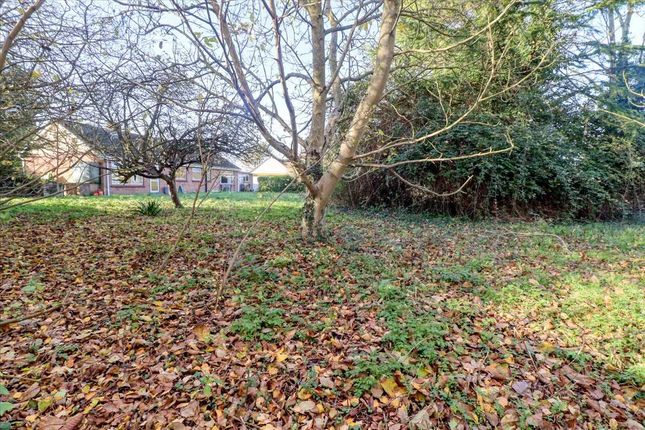 3 bed property, in Fields Close, £475,000
