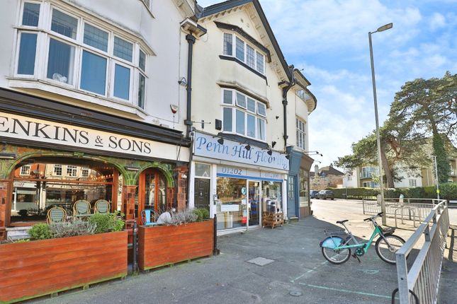 2 bed property, in Penn Hill Avenue, £150,000