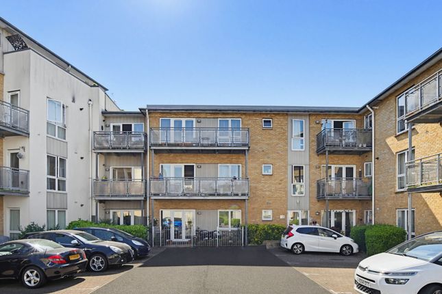 2 bed property, in Bridge Wharf, £315,000