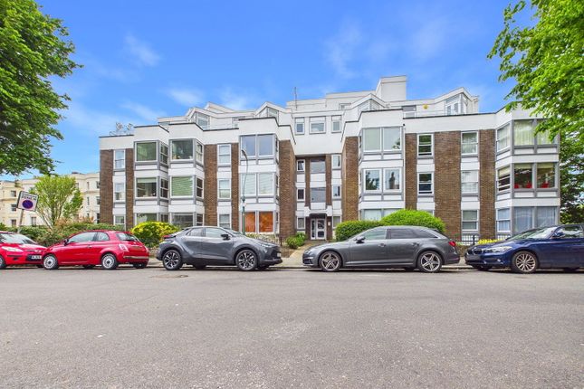 2 bed property, in Somerhill Road, £325,000