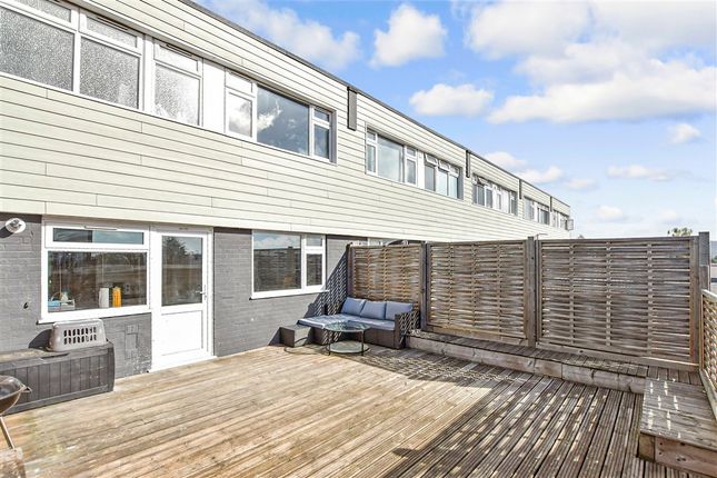 3 bed property, in Castle Road, £225,000