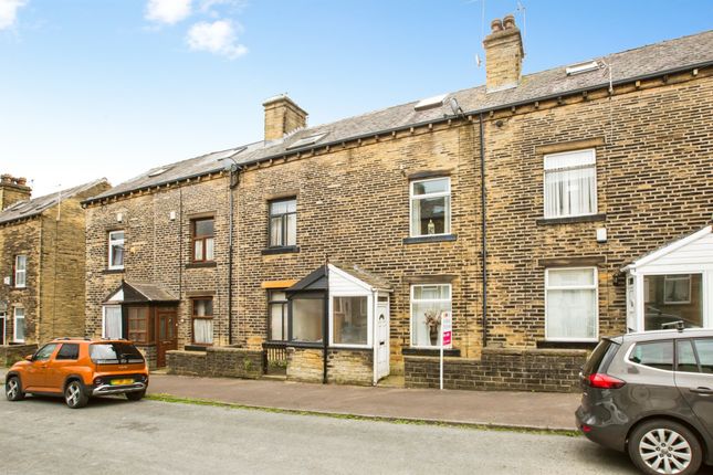 2 bed property, in Woodside Place, £110,000