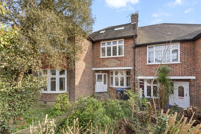 2 bed property, in Glendale Drive, £805,000