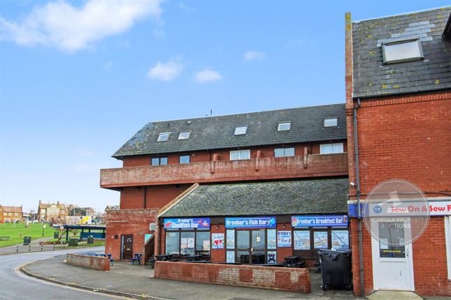 2 bed property, in Harlequinn House, £105,000