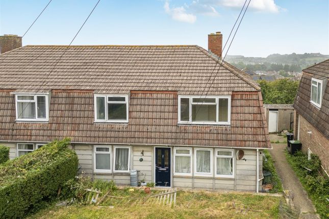2 bed property, in Quarry Close, £70,000