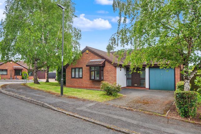 2 bed property, in Buckingham Road, £300,000