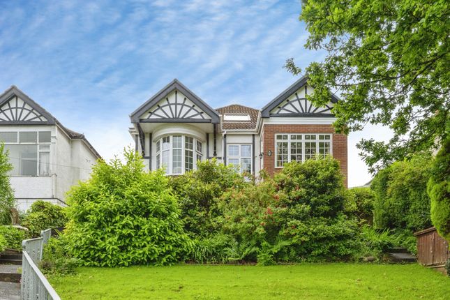 3 bed property, in Felinfoel Road, £250,000
