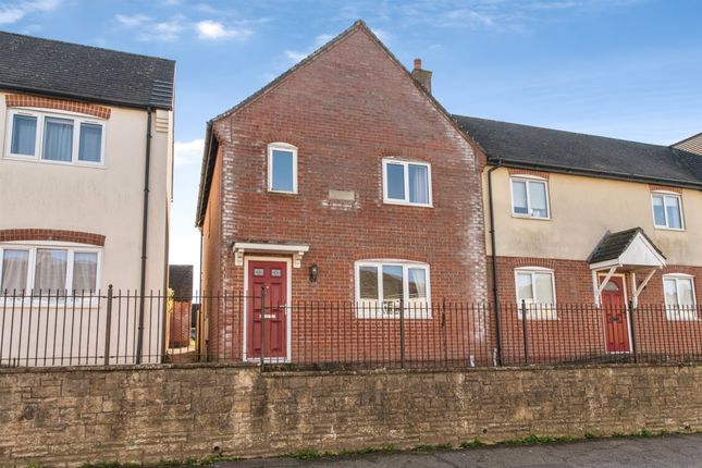3 bed property, in Chard Road, £190,000