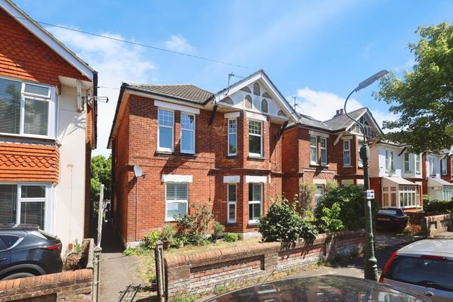 2 bed property, in Cowper Road, £210,000