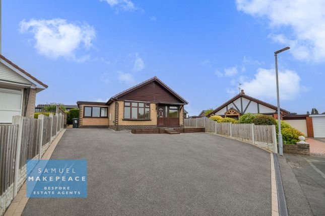 2 bed property, in Elmwood Close, £270,000
