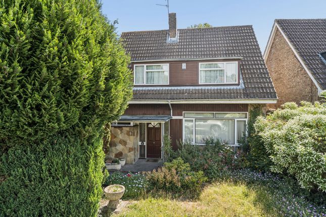 3 bed property, in Chiltern Close, £795,000