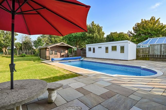 5 bed property, in Monckton Road, £955,000