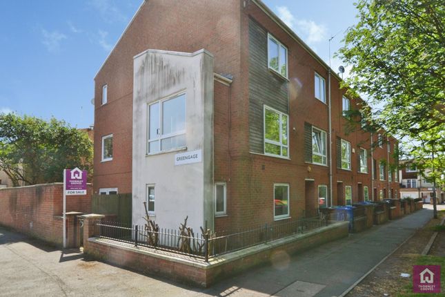 4 bed property, in Greengage, £315,000