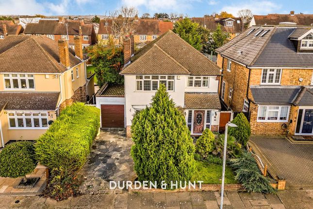 3 bed property, in Nelwyn Avenue, £850,000
