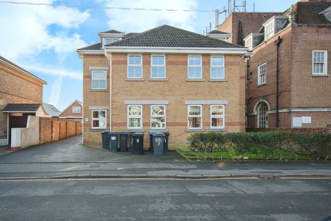 2 bed property, in Wycliffe Road, £165,000