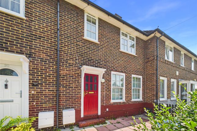 3 bed property, in Charlton Park Lane, £475,000