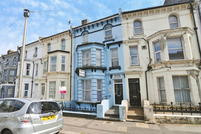 6 bed property, in Cambridge Gardens, £385,000