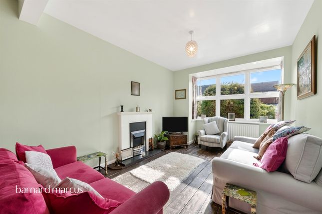 4 bed property, in Douglas Road, £925,000