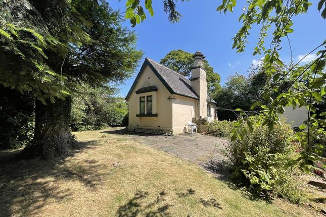 1 bed property, in Carriage Drive, £245,000