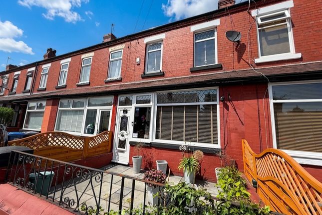 2 bed property, in Hayfield Road, £200,000