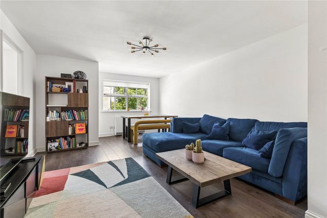 2 bed property, in Elderfield Place, £450,000