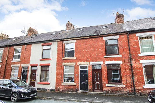 2 bed property, in Avenue Grove, £170,000