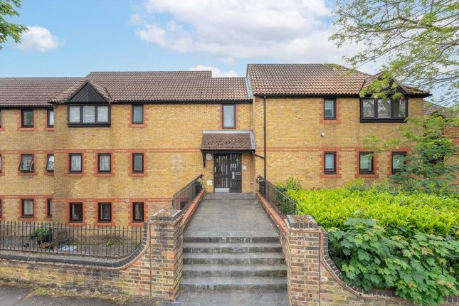 1 bed property, in Greyhound Road, £229,000