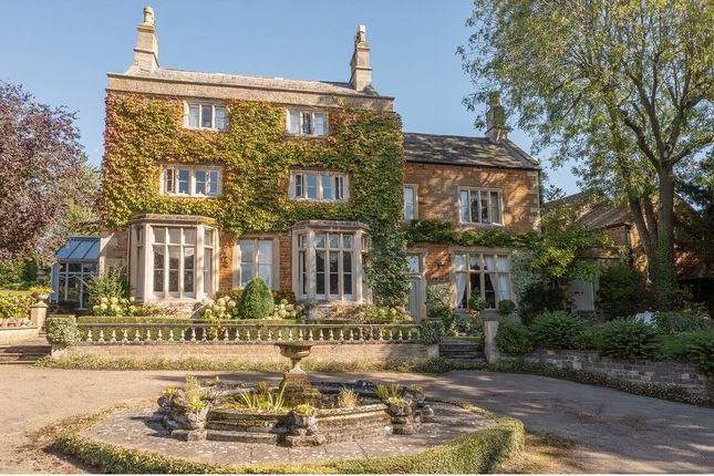 8 bed property, in High Street, £1,750,000
