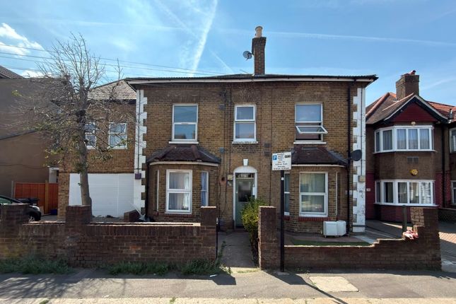 2 bed property, in Flat D, £140,000