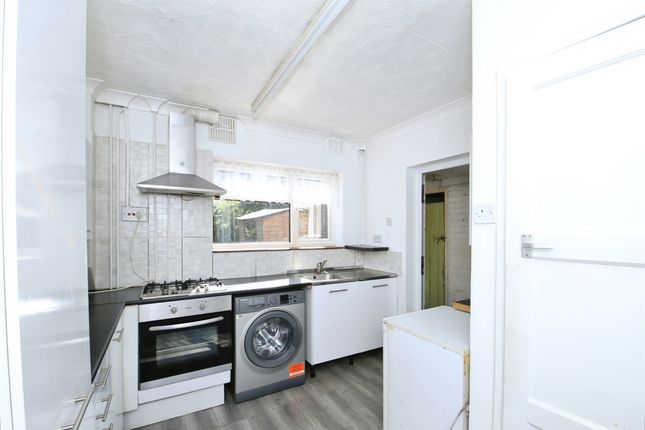 3 bed property, in Eastern Avenue, £259,000