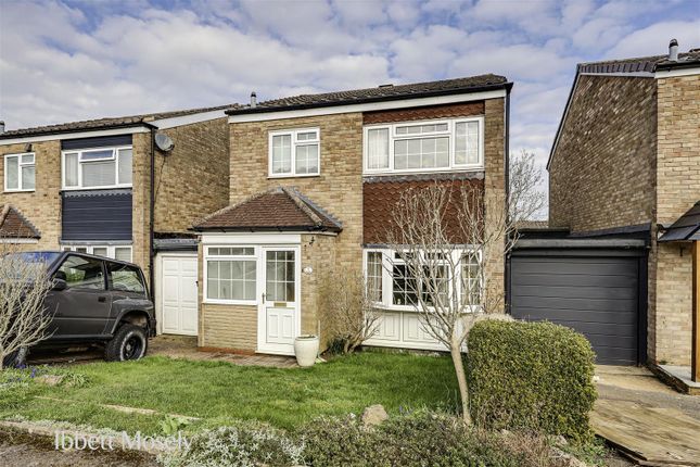 3 bed property, in Lullarook Close, £450,000