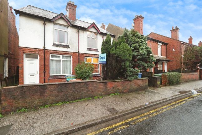 2 bed property, in Carter Lane, £130,000