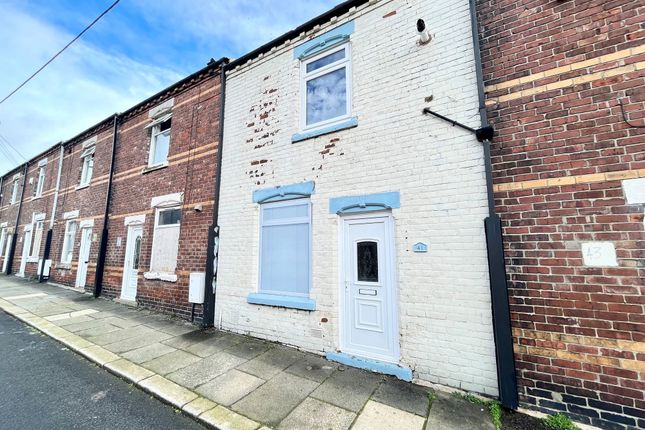 2 bed property, in Eleventh Street, £35,000
