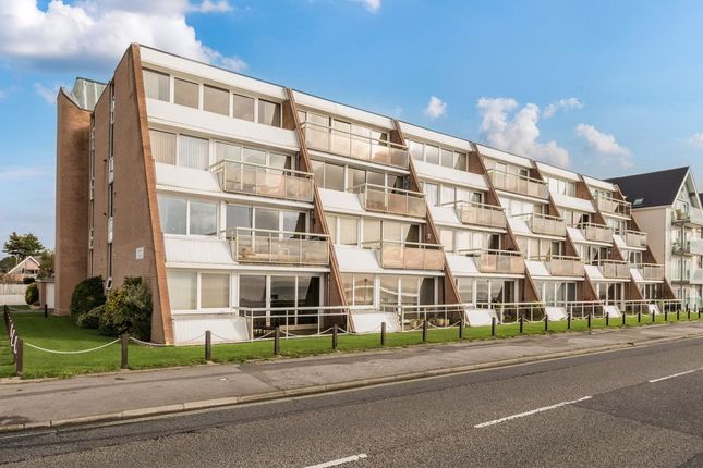 2 bed property, in Seaview Court, £300,000