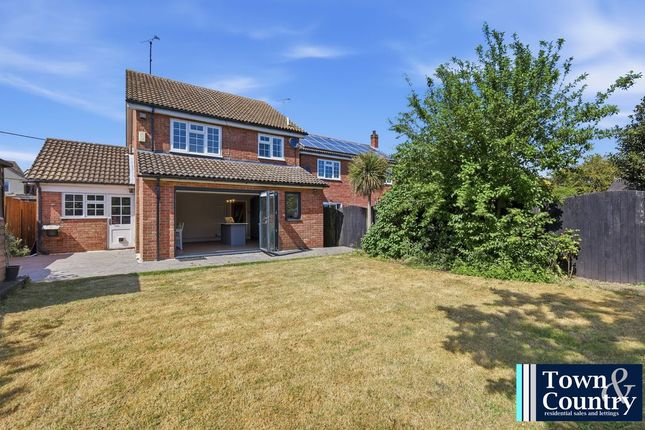 3 bed property, in Chase Road West, £400,000