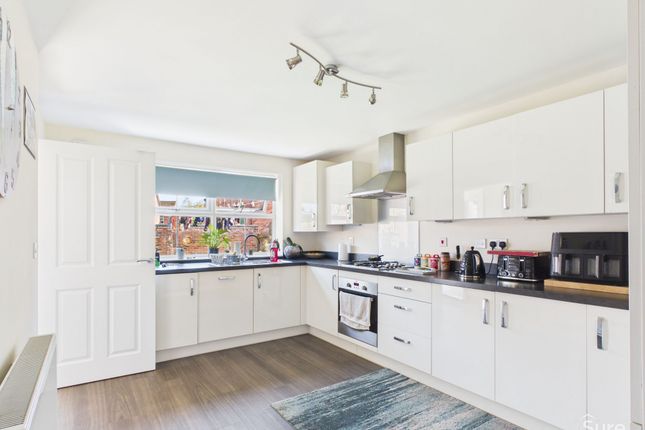 3 bed property, in Dennis Way, £240,000