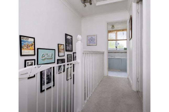 2 bed property, in Longheath Gardens, £265,000