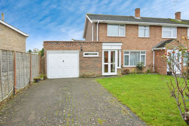 3 bed property, in Lynden Close, £499,000