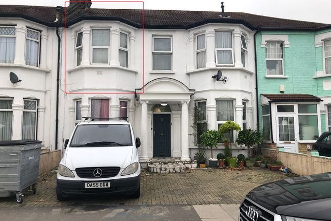 1 bed property, in Brisbane Road, £200,000