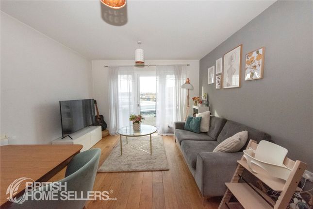 2 bed property, in Ada Walk, £260,000