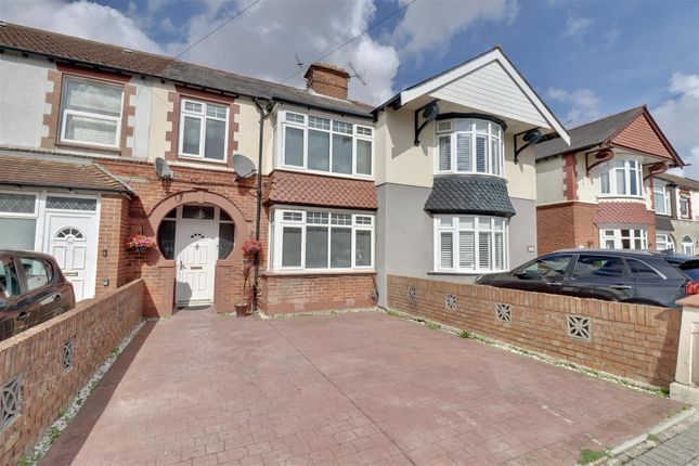 3 bed property, in Chatsworth Avenue, £325,000