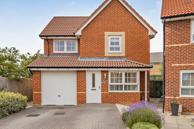 3 bed property, in Wallis Grove, £260,000